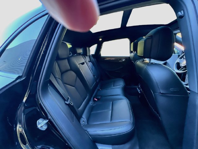 Certified 2026 Porsche Macan AWD/4WD image 29