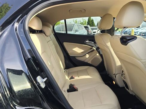 Used 2016 Mercedes-Benz GLA 250 4MATIC image 12