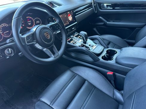 Certified 2023 Porsche Cayenne w/ Premium Package AWD/4WD image 4