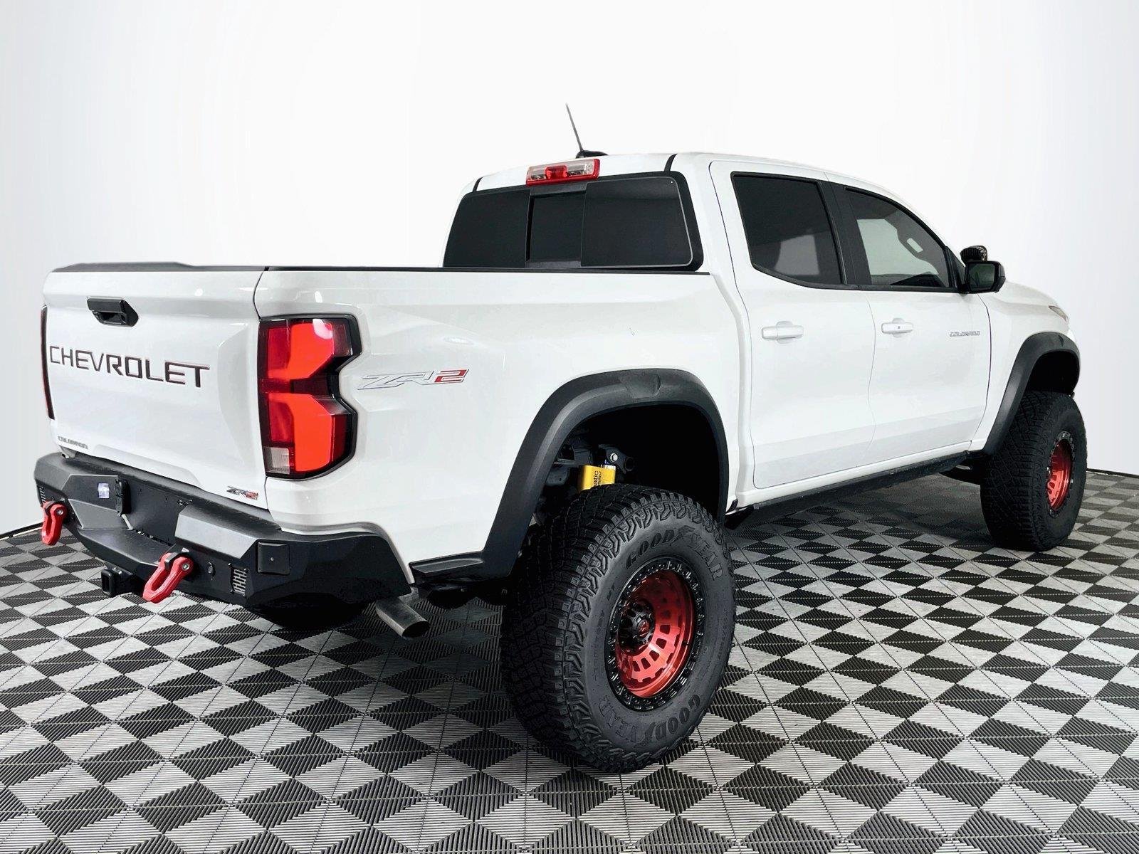Used 2024 Chevrolet Colorado ZR2 w/ Technology Package AWD/4WD image 9