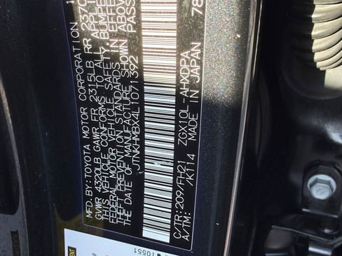Used 2020 Toyota C-HR LE FWD image 33