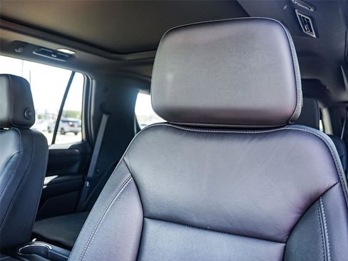 Used 2022 Chevrolet Tahoe Z71 w/ Luxury Package AWD/4WD image 12