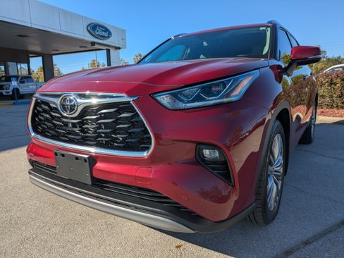 Used 2022 Toyota Highlander Platinum image 8