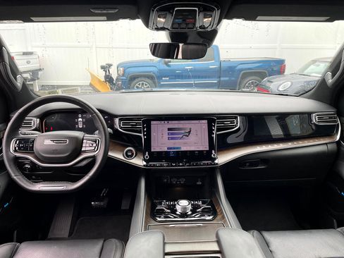 Used 2022 Jeep Grand Wagoneer Series I image 35