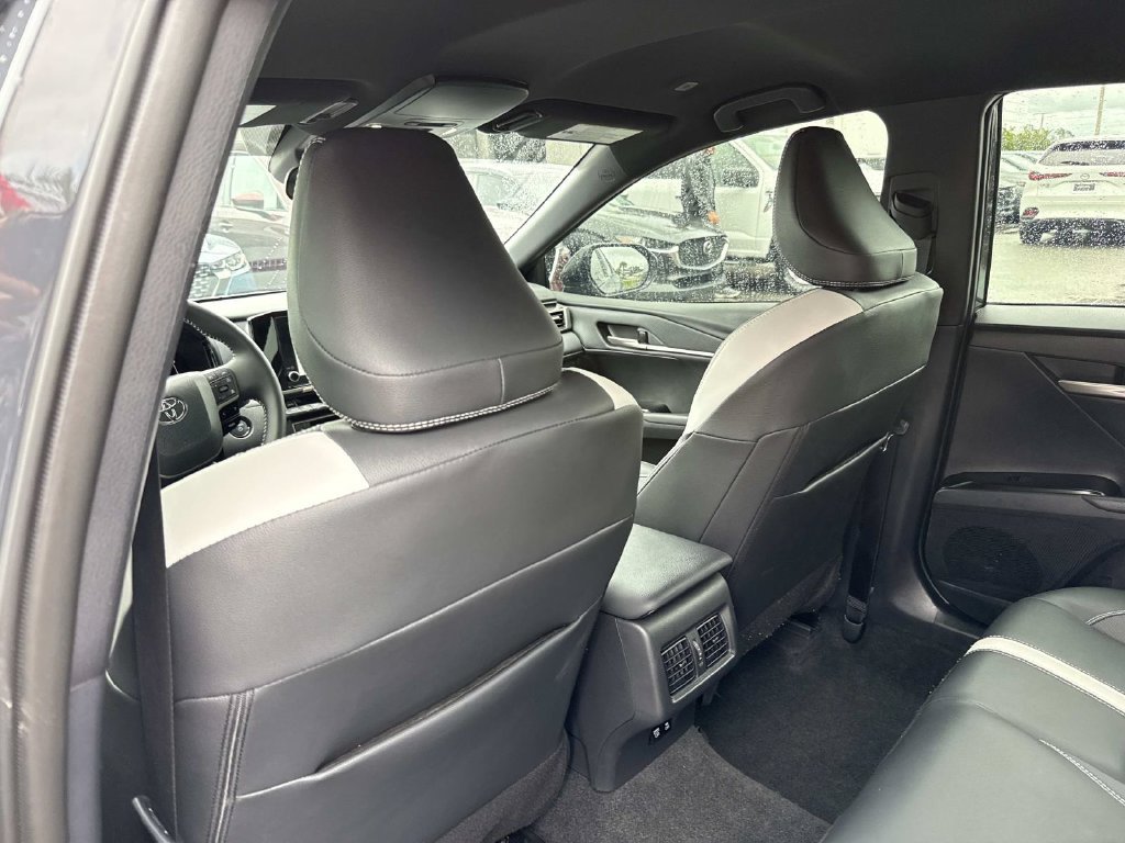 Used 2026 Toyota Camry SE FWD image 13