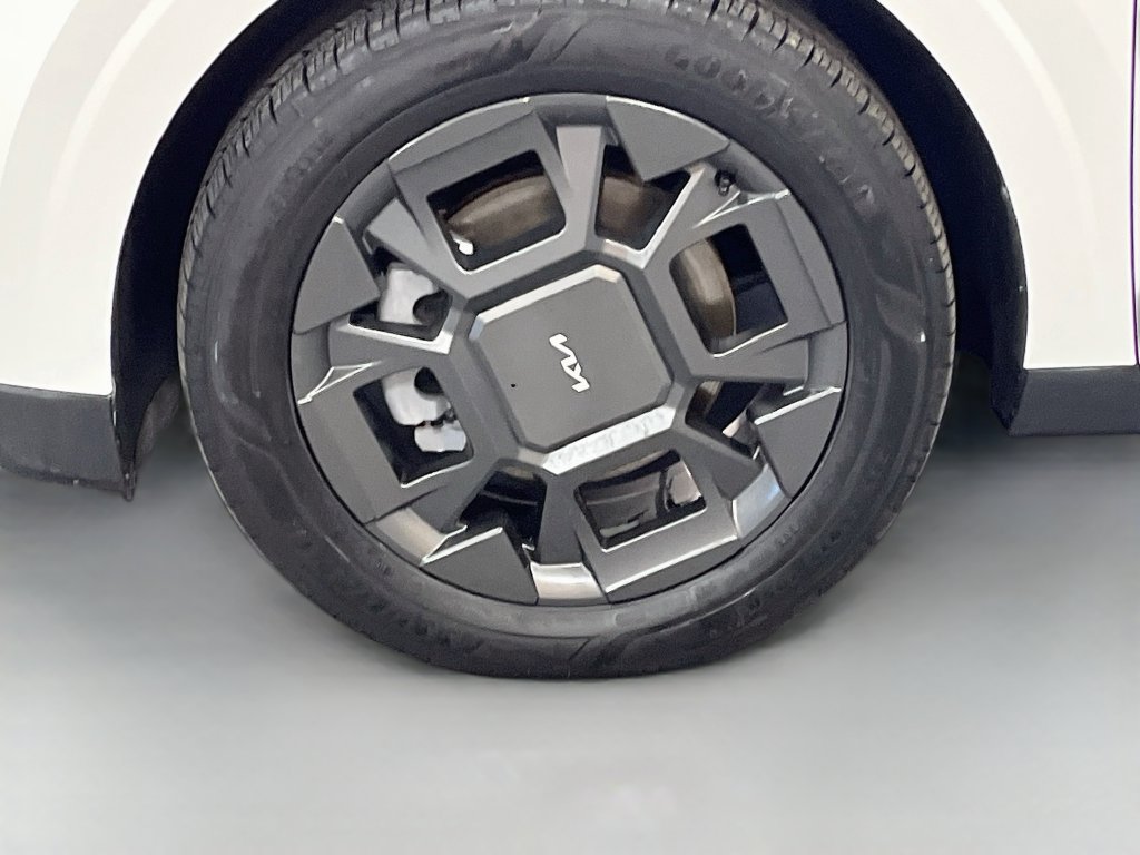 Used 2026 Kia Carnival EX FWD image 33