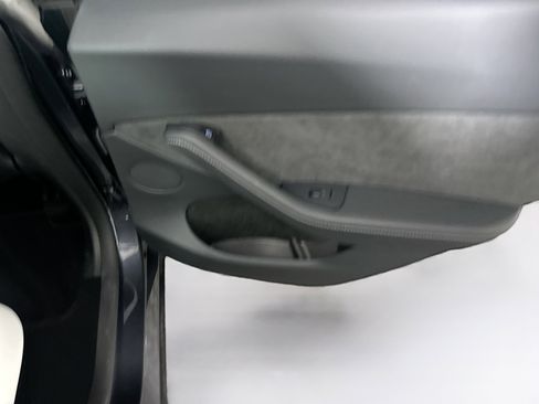 Used 2024 Tesla Model Y Long Range image 28