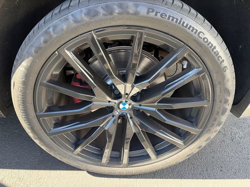 Used 2024 BMW X5 xDrive40i w/ M Sport Package AWD/4WD image 9