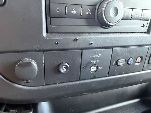 Used 2025 GMC Savana 3500 RWD image 18