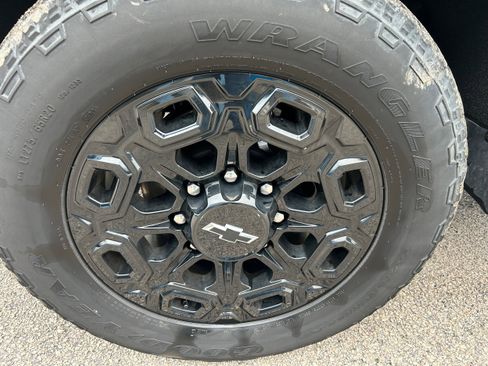 Used 2024 Chevrolet Silverado 2500 High Country w/ High Country Premium Package AWD/4WD image 10