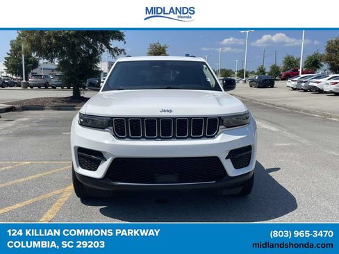 Used 2024 Jeep Grand Cherokee Laredo RWD image 2