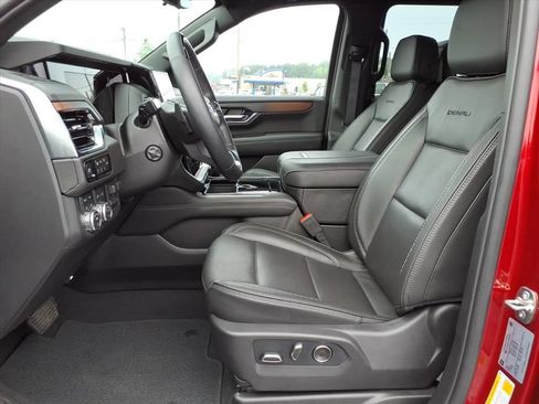 Used 2026 GMC Yukon XL Denali w/ Denali Reserve Package AWD/4WD image 3