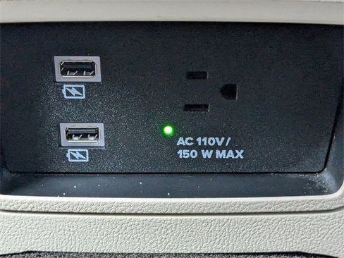 Used 2018 Lincoln Continental Select image 14