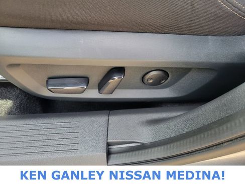 Certified 2025 Nissan Rogue SV image 35