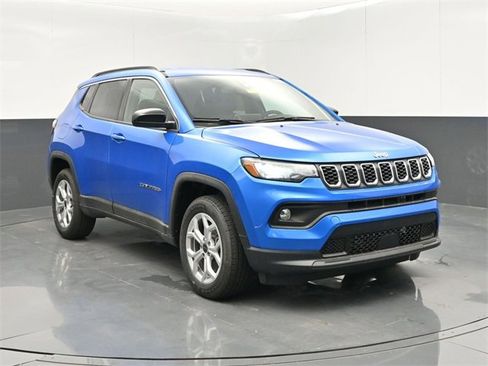 New 2025 Jeep Compass Latitude image 2