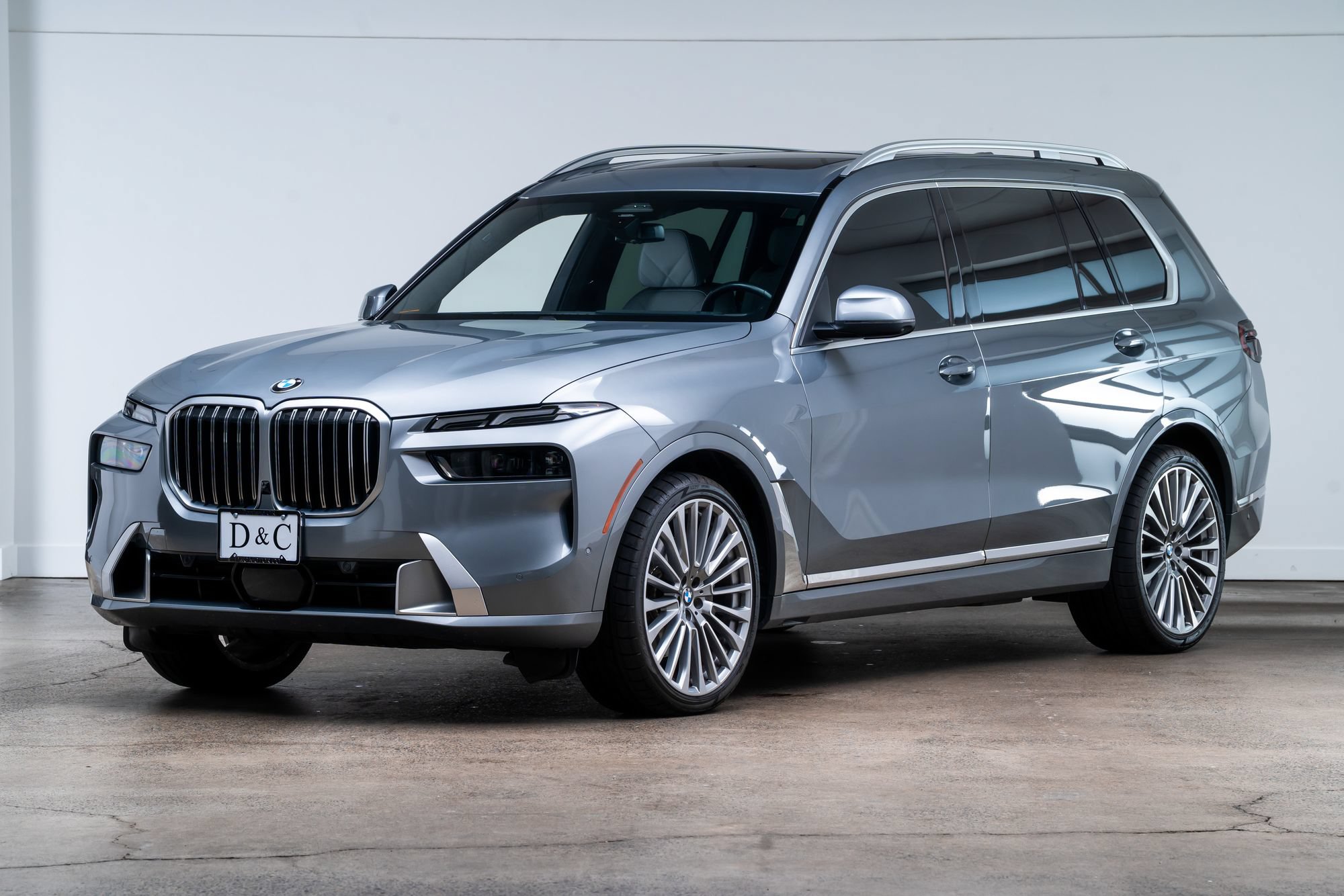 Used 2023 BMW X7 xDrive40i w/ Executive Package AWD/4WD image 3