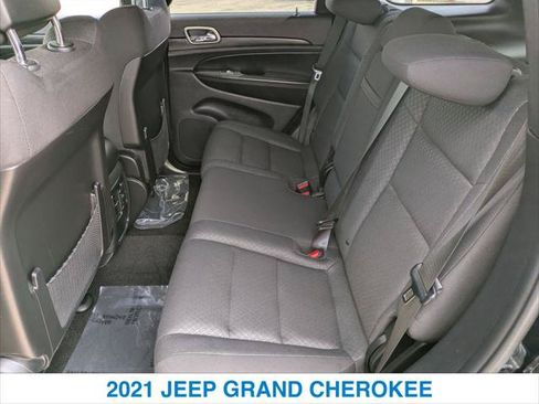 Used 2021 Jeep Grand Cherokee Laredo AWD/4WD image 22