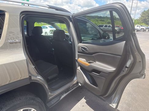 Used 2019 GMC Acadia SLE AWD/4WD image 6