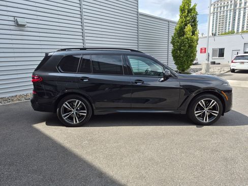 Used 2024 BMW X7 xDrive40i w/ M Sport Package AWD/4WD image 2