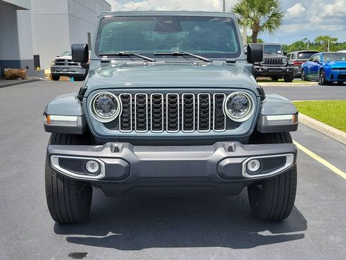 Used 2025 Jeep Wrangler Unlimited Sahara AWD/4WD image 2
