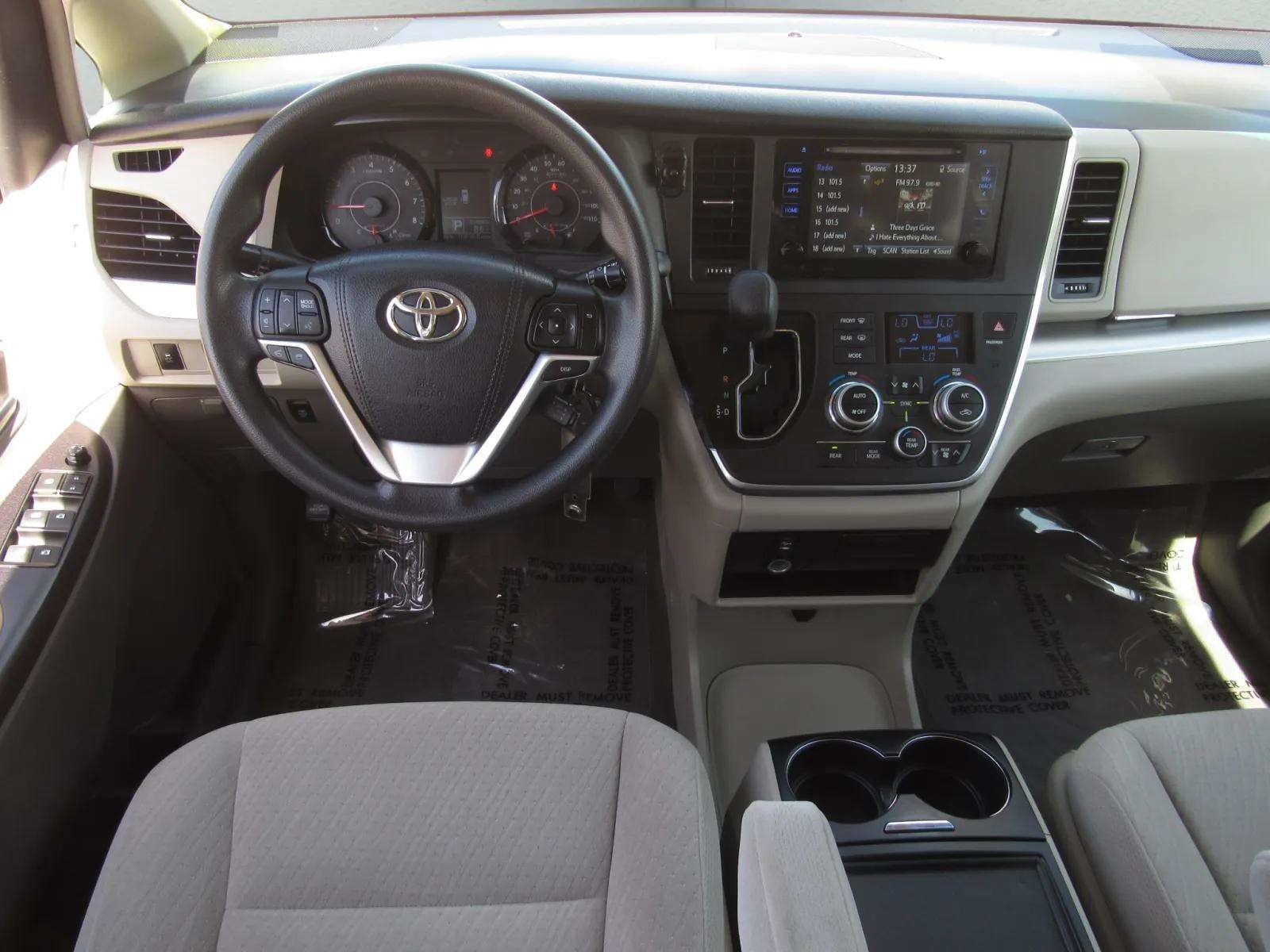 Used 2016 Toyota Sienna LE FWD image 16