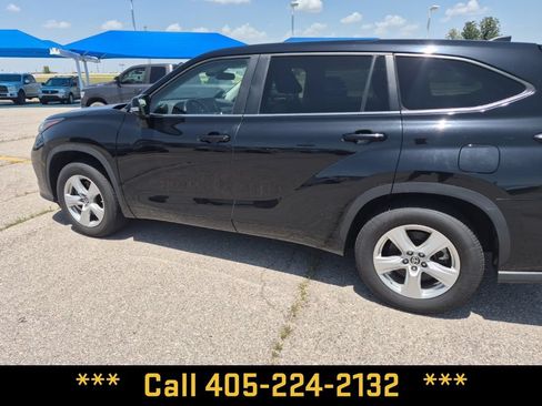 Used 2024 Toyota Highlander LE FWD image 6