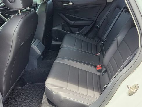 Used 2023 Volkswagen Jetta SE w/ Panoramic Sunroof Package FWD image 13