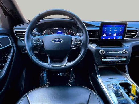 Used 2020 Ford Explorer XLT w/ Equipment Group 202A AWD/4WD image 6