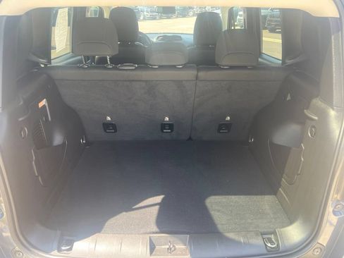 Used 2023 Jeep Renegade Latitude w/ Premium Group AWD/4WD image 14