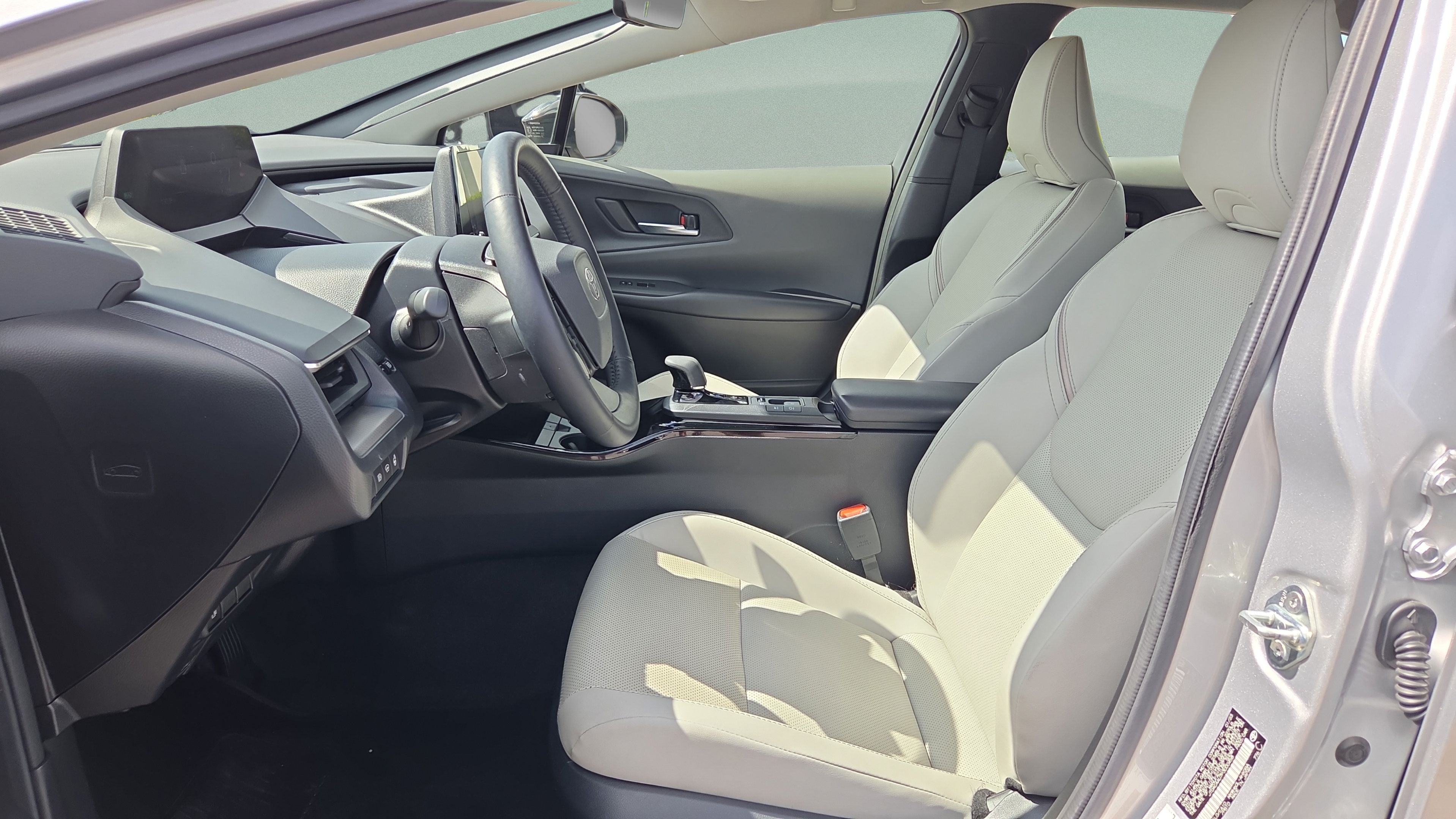 Certified 2023 Toyota Prius XLE FWD image 13