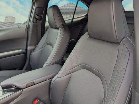 Used 2026 Lexus UX 300h FWD image 7