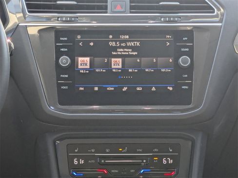 Used 2023 Volkswagen Tiguan SE image 15