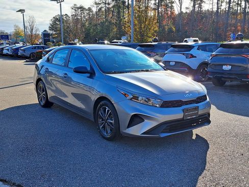 Used 2023 Kia Forte LXS image 4