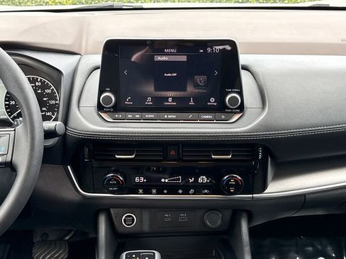 Used 2023 Nissan Rogue SV image 15