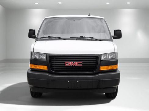 Used 2022 GMC Savana 2500 RWD image 4