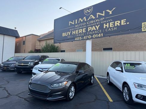Used 2016 Ford Fusion SE FWD image 3