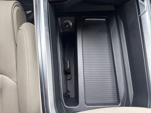 Used 2019 Audi e-tron Prestige w/ Prestige Package image 27