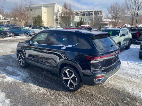 New 2025 Volkswagen Taos SEL image 6