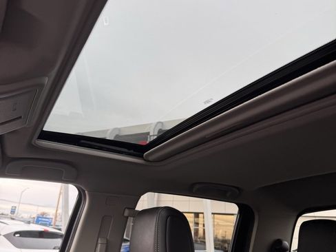 Used 2024 Nissan Frontier SL w/ Technology Package image 17