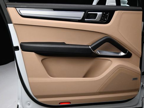 Used 2019 Porsche Cayenne Turbo w/ Premium Plus Package image 45