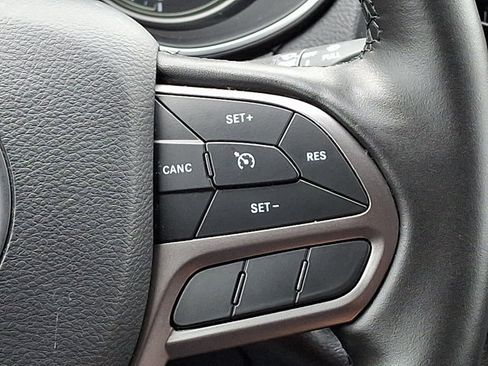 Used 2019 Jeep Cherokee Latitude Plus w/ Comfort/Convenience Group AWD/4WD image 21