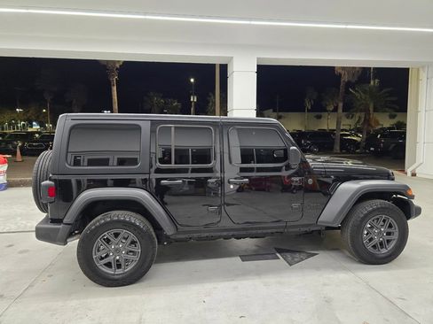 Used 2025 Jeep Wrangler Sport S image 7