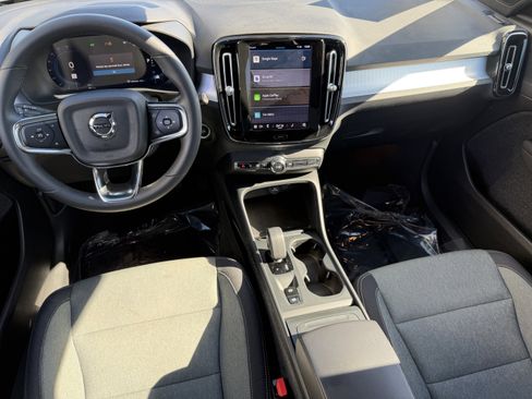 Certified 2023 Volvo XC40 B4 Core w/ Climate Package image 12
