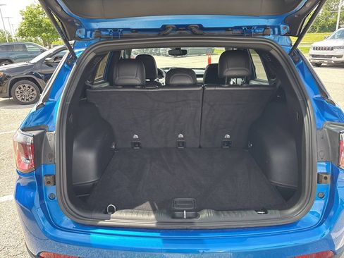 Used 2025 Jeep Compass Trailhawk AWD/4WD image 3
