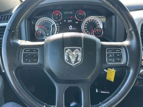 Used 2016 RAM 1500 Classic SLT w/ Luxury Group image 19