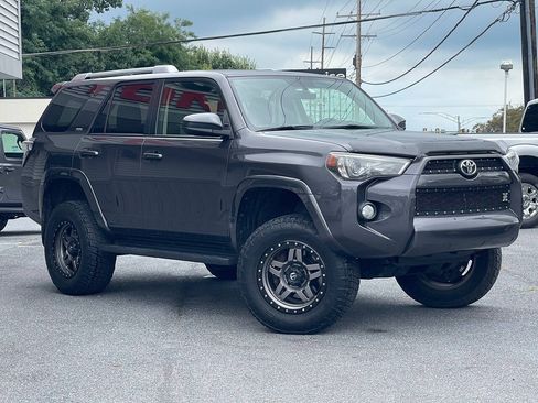 Used 2017 Toyota 4Runner SR5 AWD/4WD image 1