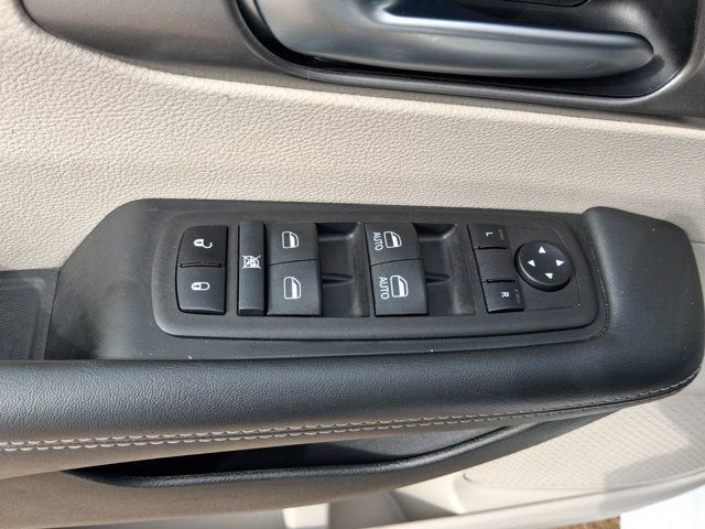Used 2024 Chrysler Pacifica Touring-L FWD image 13