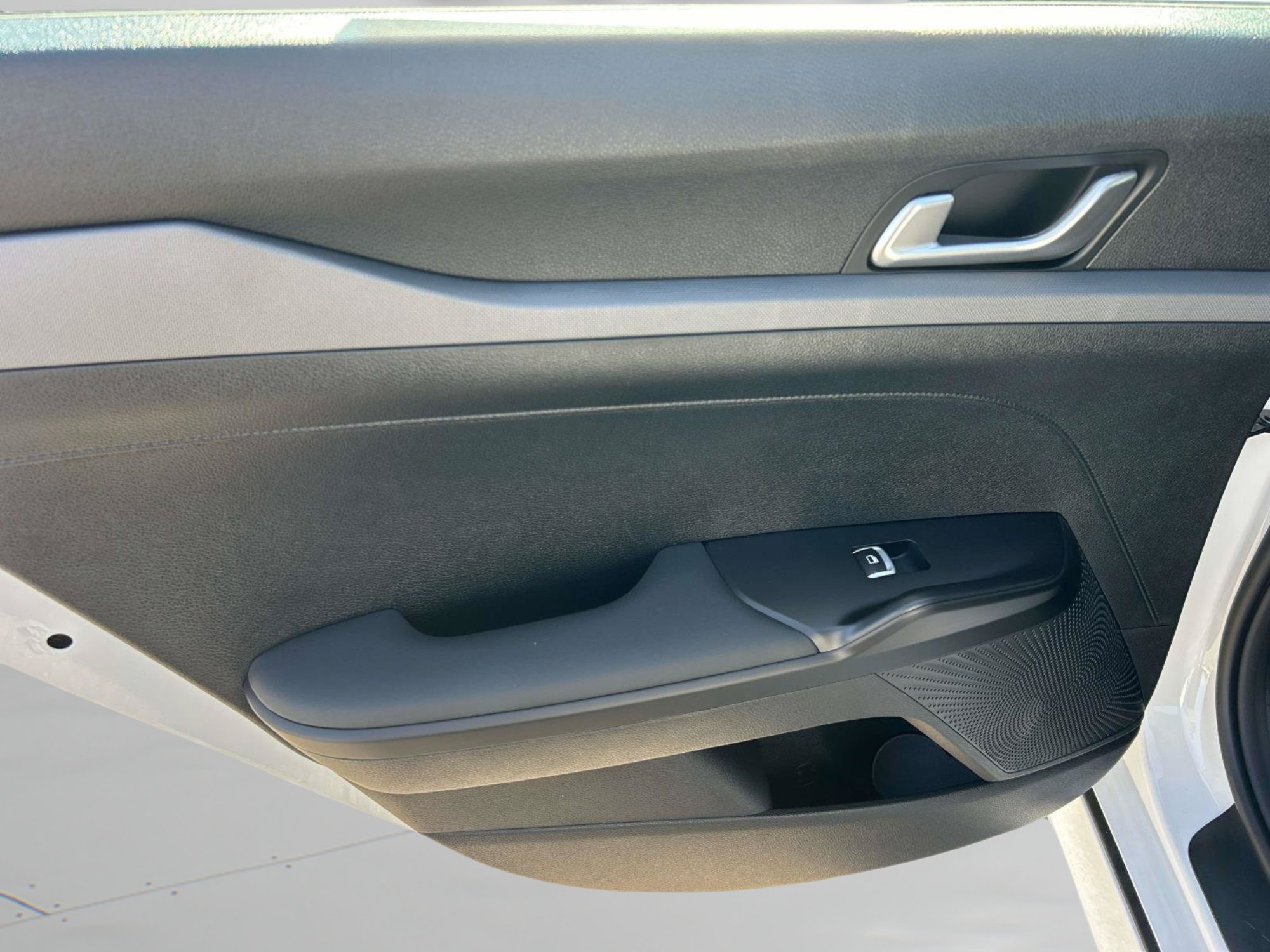 New 2027 Kia K5 LXS FWD image 13
