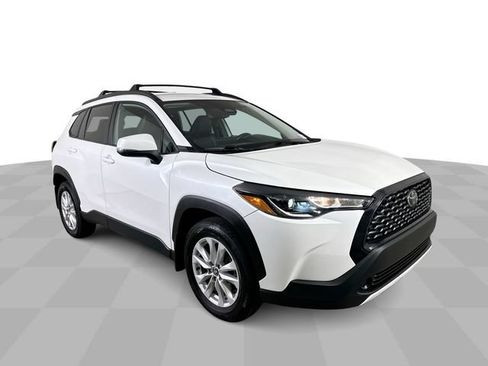 Used 2024 Toyota Corolla Cross LE FWD image 2
