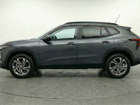 Used 2025 Chevrolet Trax LT image 5